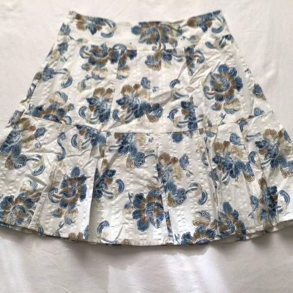 axcess A Liz Claiborne Company - White cotton skirt with blue & tan flowers - Picture 2 of 6